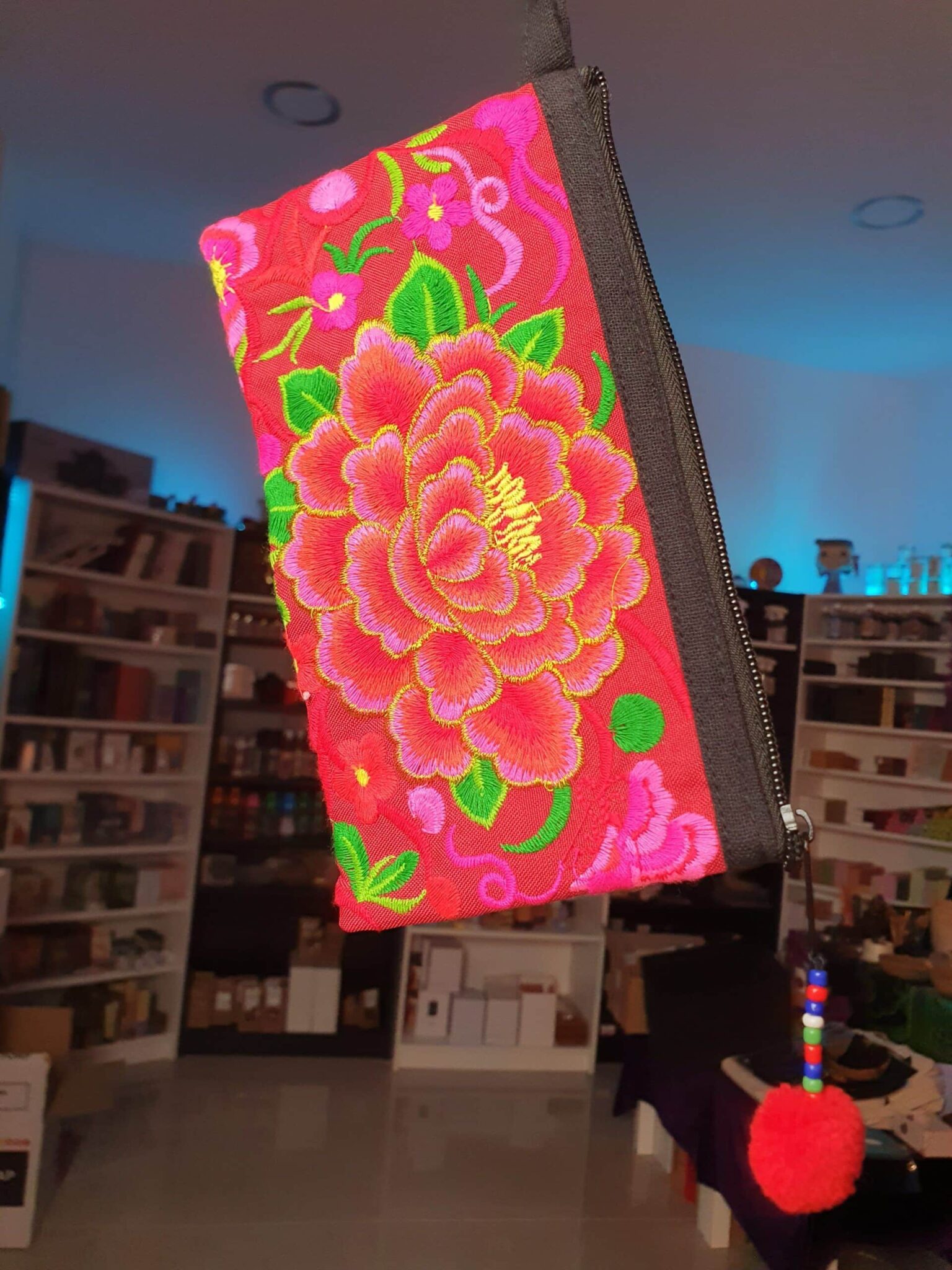 neceser hindú pequeño rojo