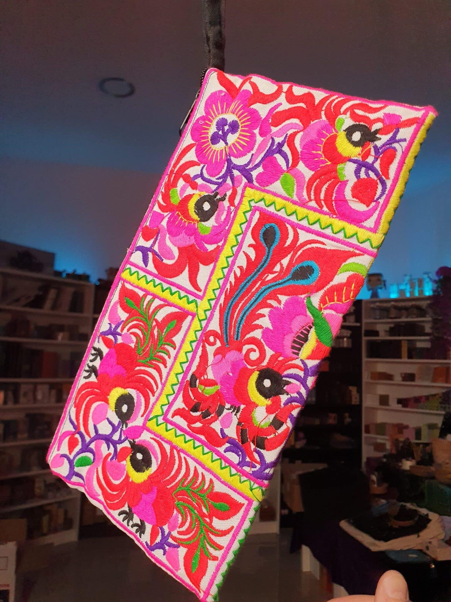 neceser hindú mediano