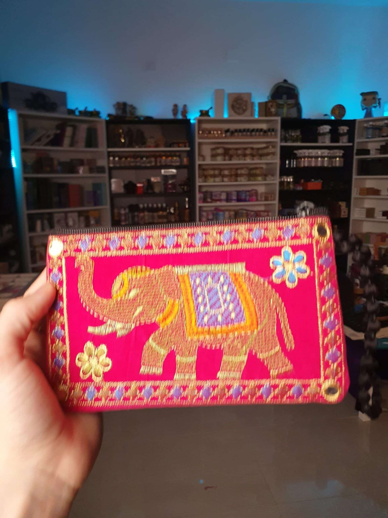 Monedero hindú rosa elefante dorado