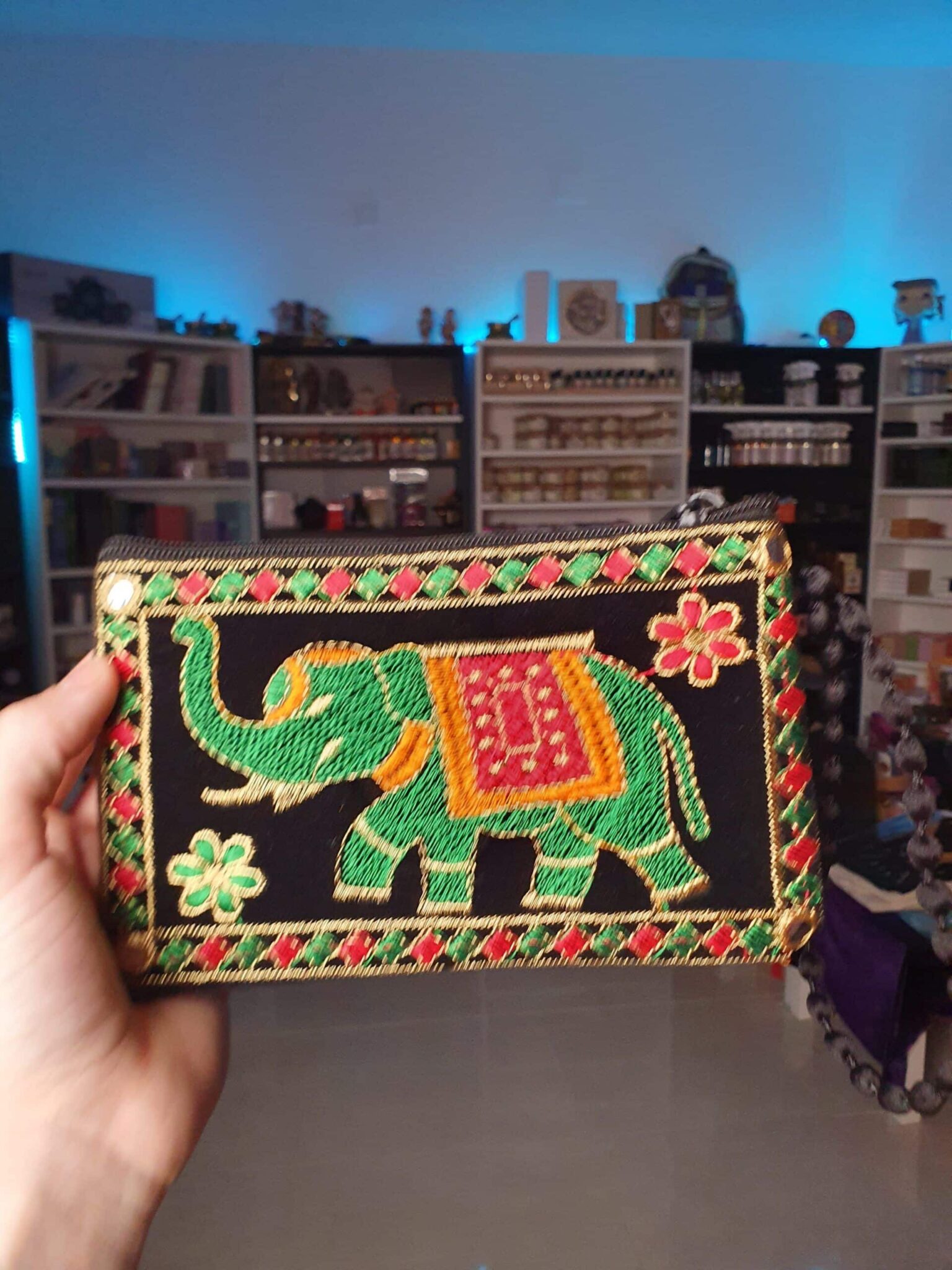 Monedero hindú negro elefante verde