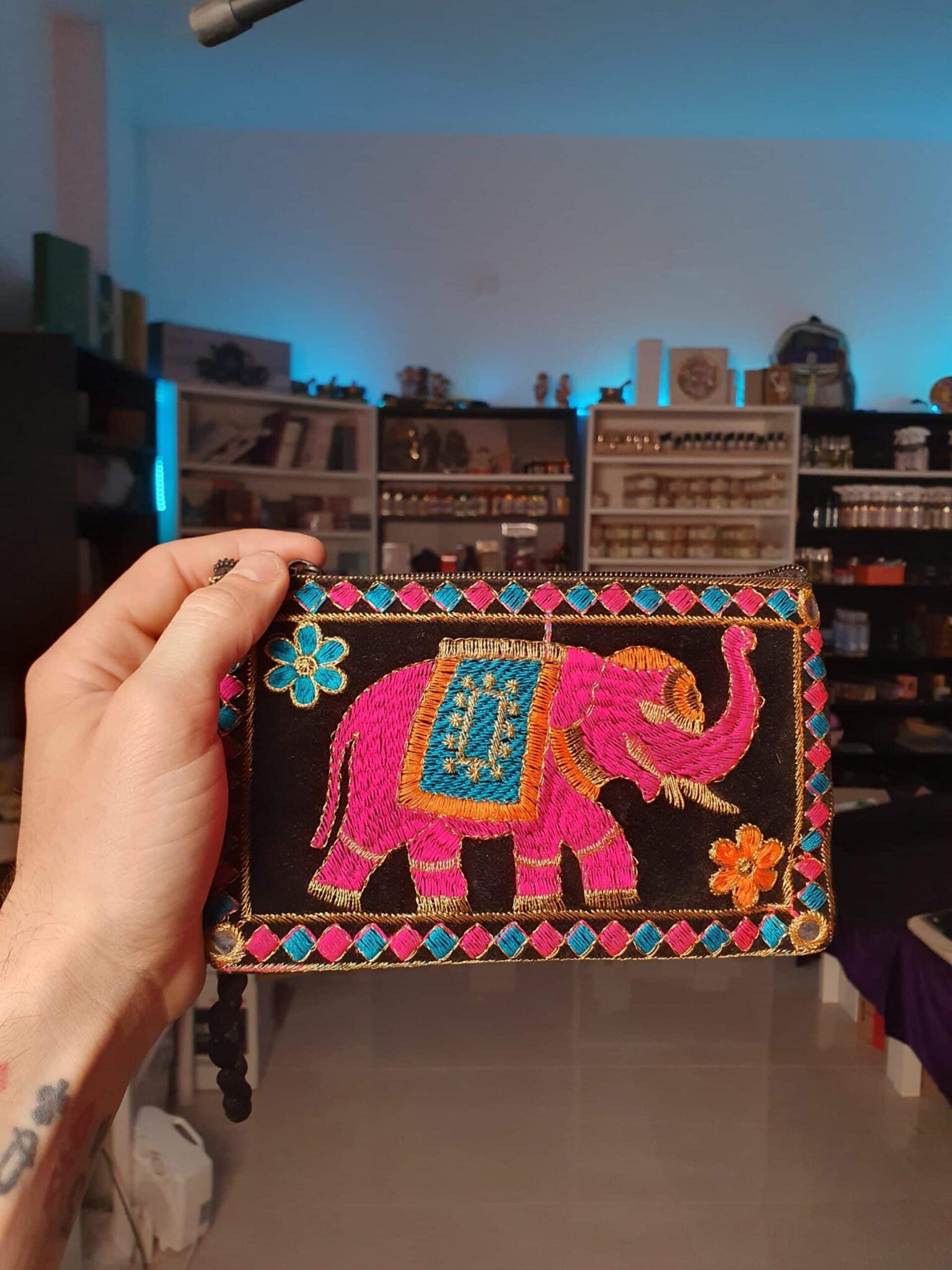 Monedero hindú negro elefante rosa