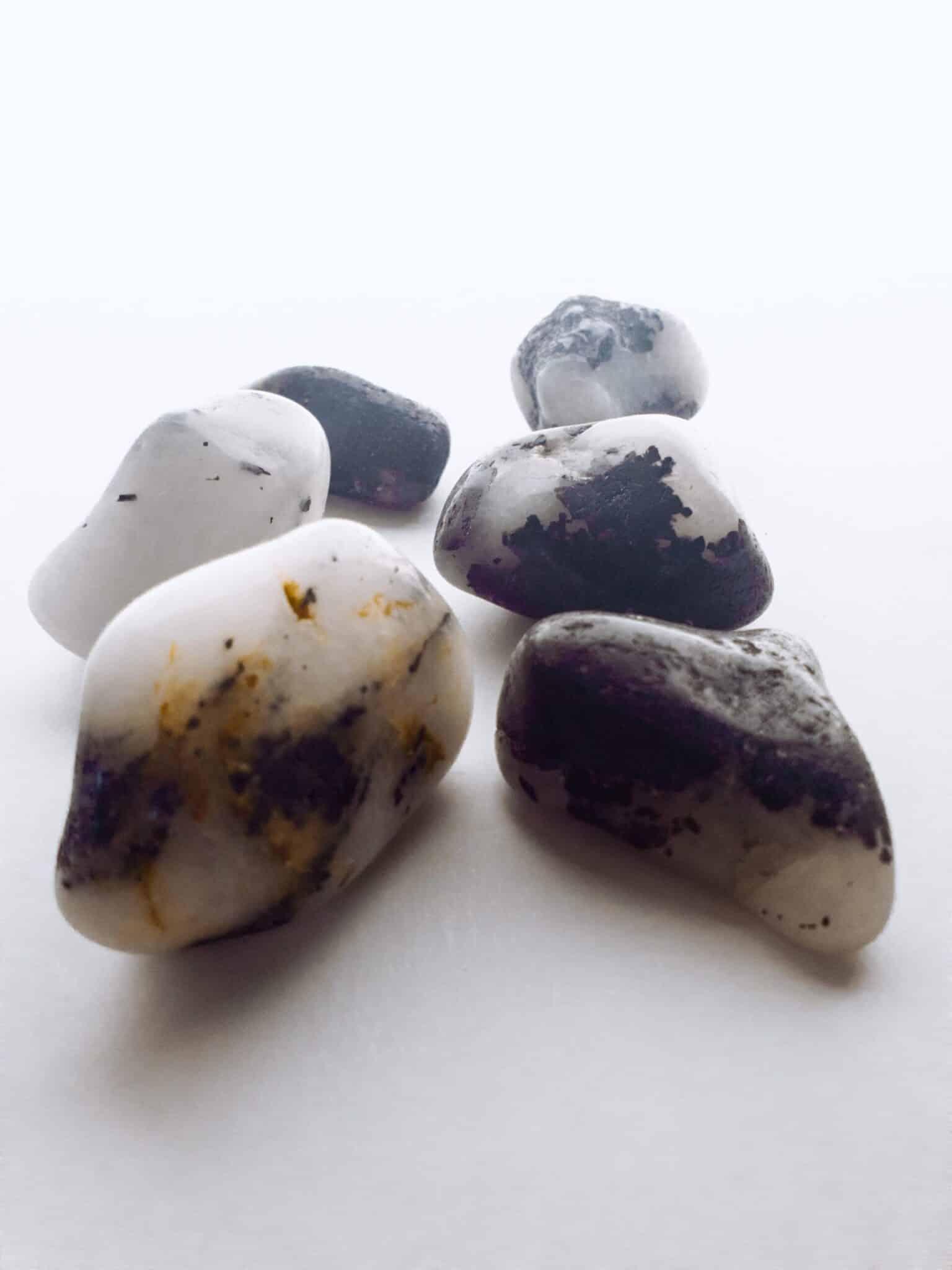 Cuarzo turmalina rodado