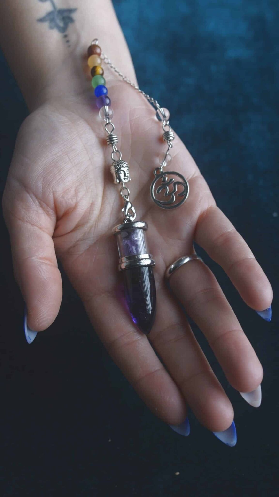 Péndulo amatista con candena de los 7 chakras