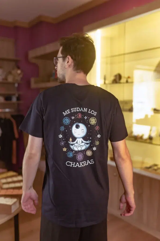 Camiseta gema lunar me sudan los chakras