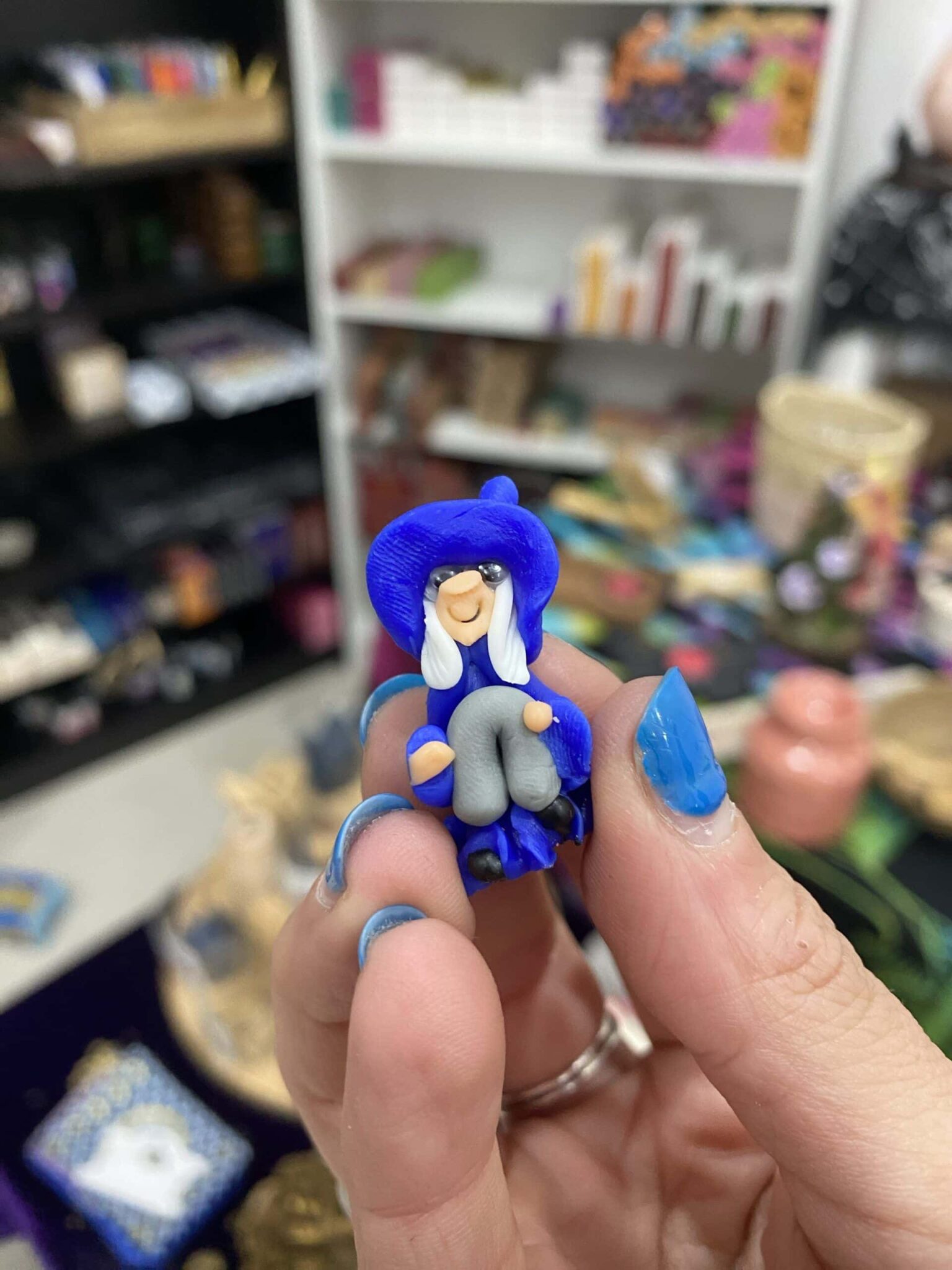 Brujita iman de la suerte