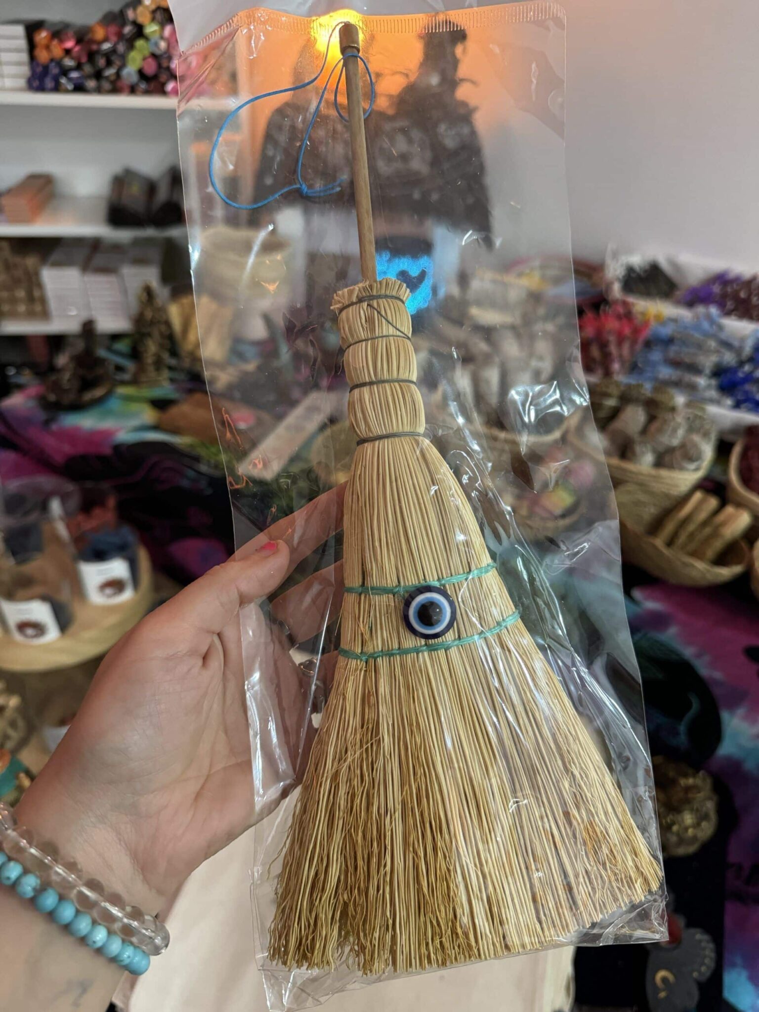 Escoba contra mal de ojo y envidia