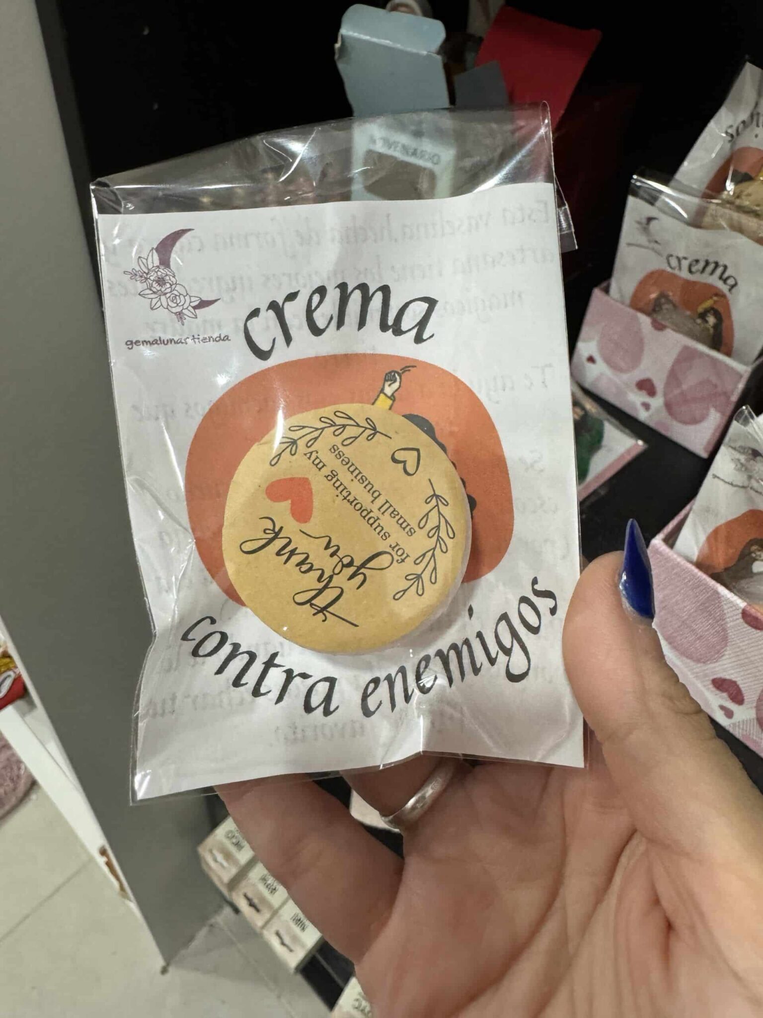 Crema contra enemigos