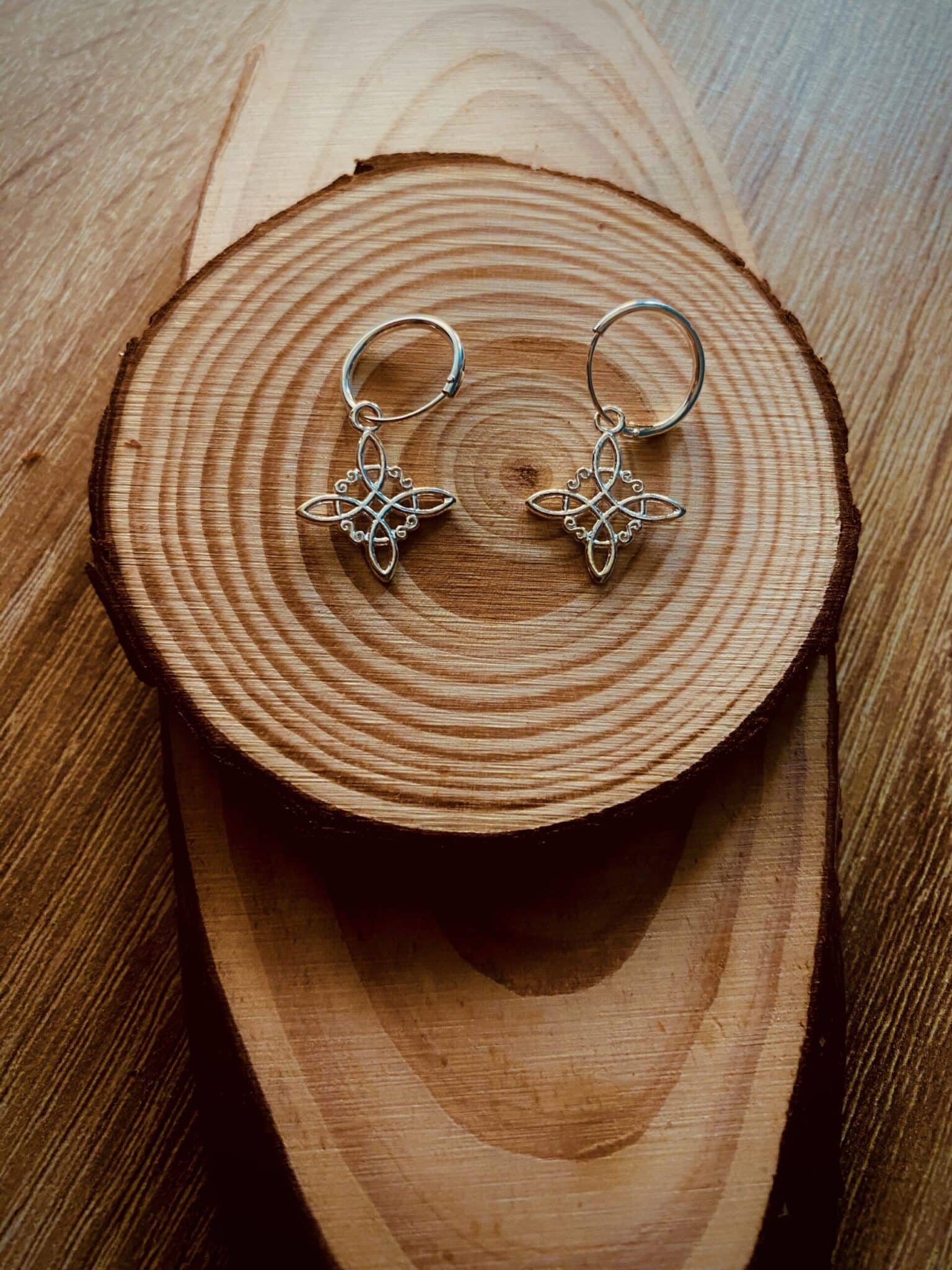 Pendientes de Nudo de Bruja en plata