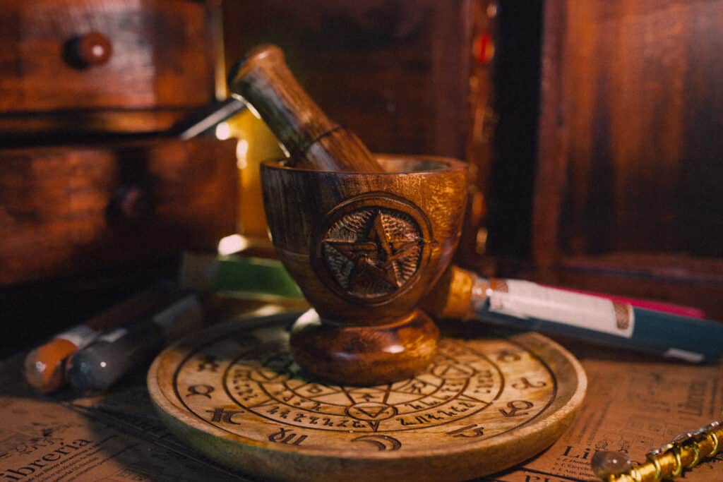 mortero de bruja madera 8x10