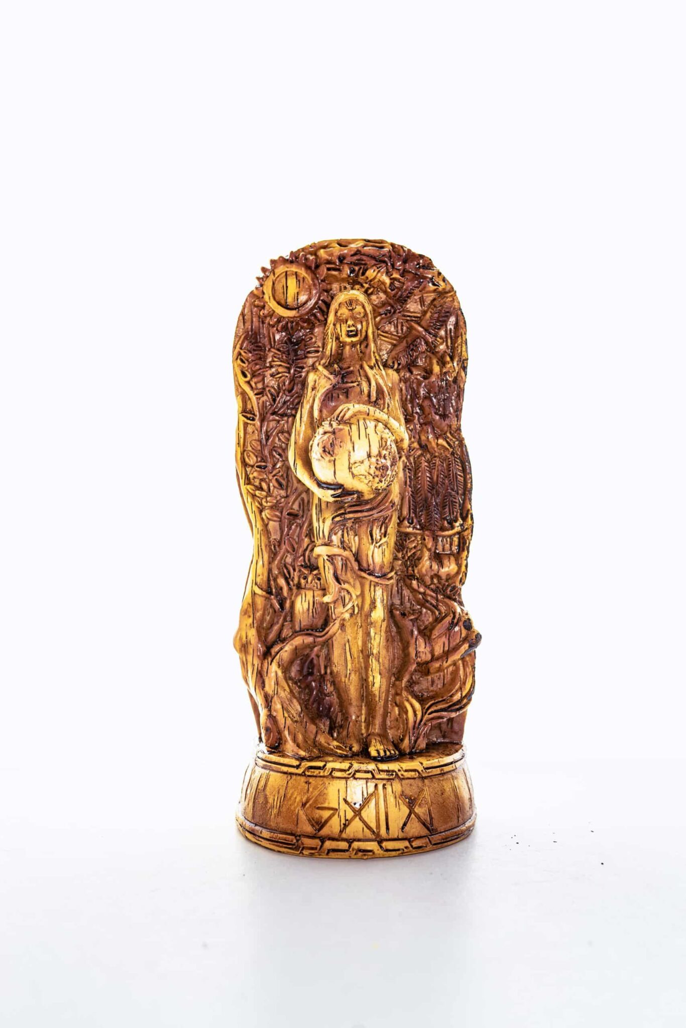 Madre tierra tallada en resina