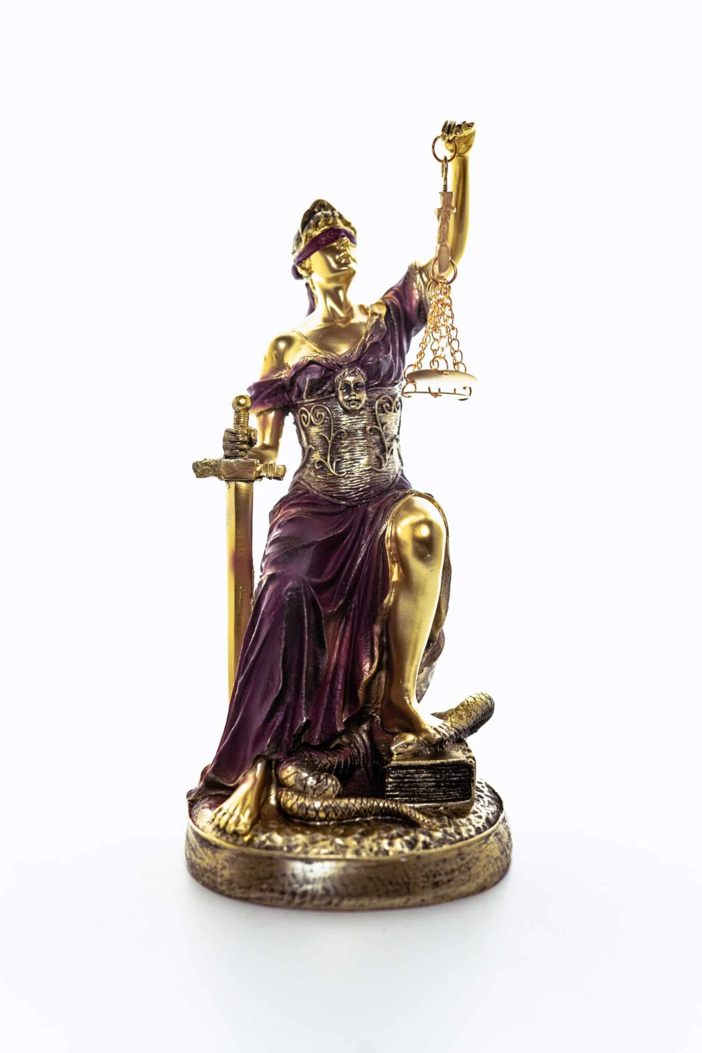 diosa de la justicia resina