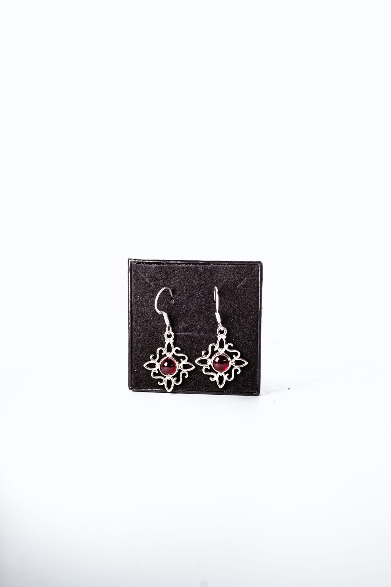 pendientes nudo de bruja plata granate