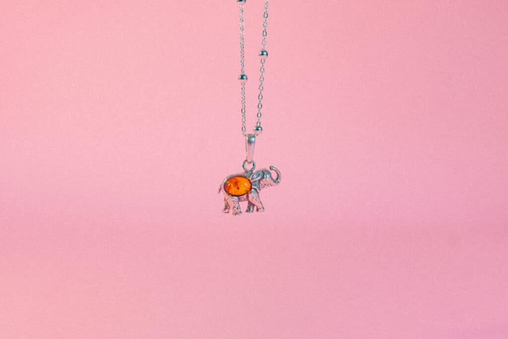 Elefante de ámbar báltico