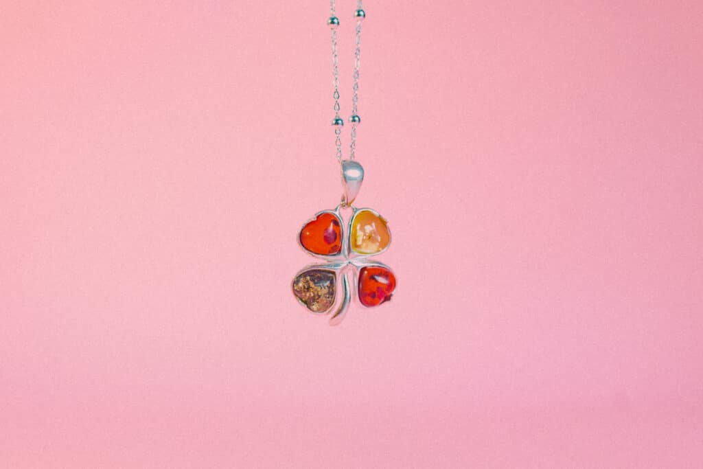 Trébol ámbar báltico