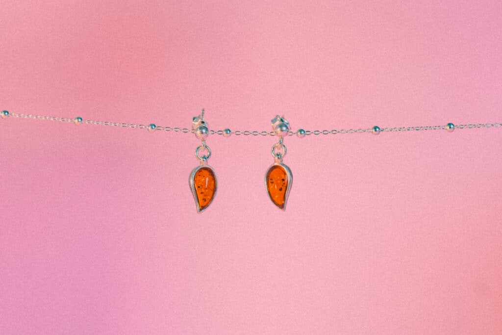 pendiente gota de ambar baltico