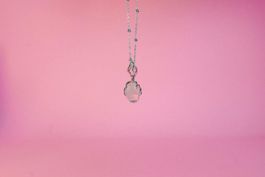 Colgante piedra luna garra