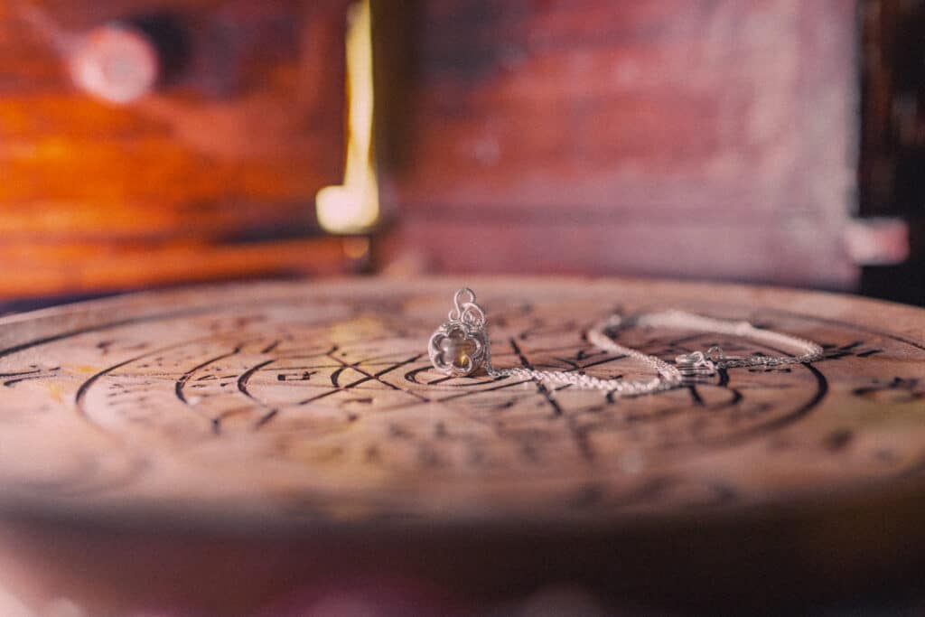 Talismán gothland cuarzo ahumado plata de ley pequeño