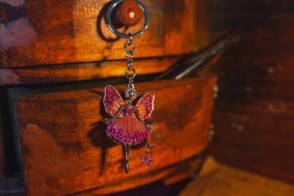 llavero hada rosa del amor