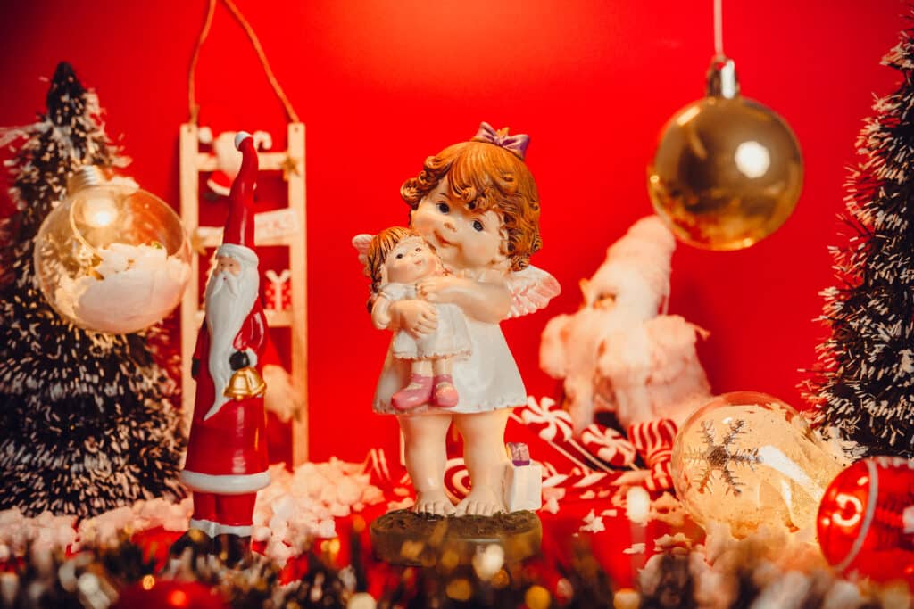 angel de la guarda rechoncho con muñeca