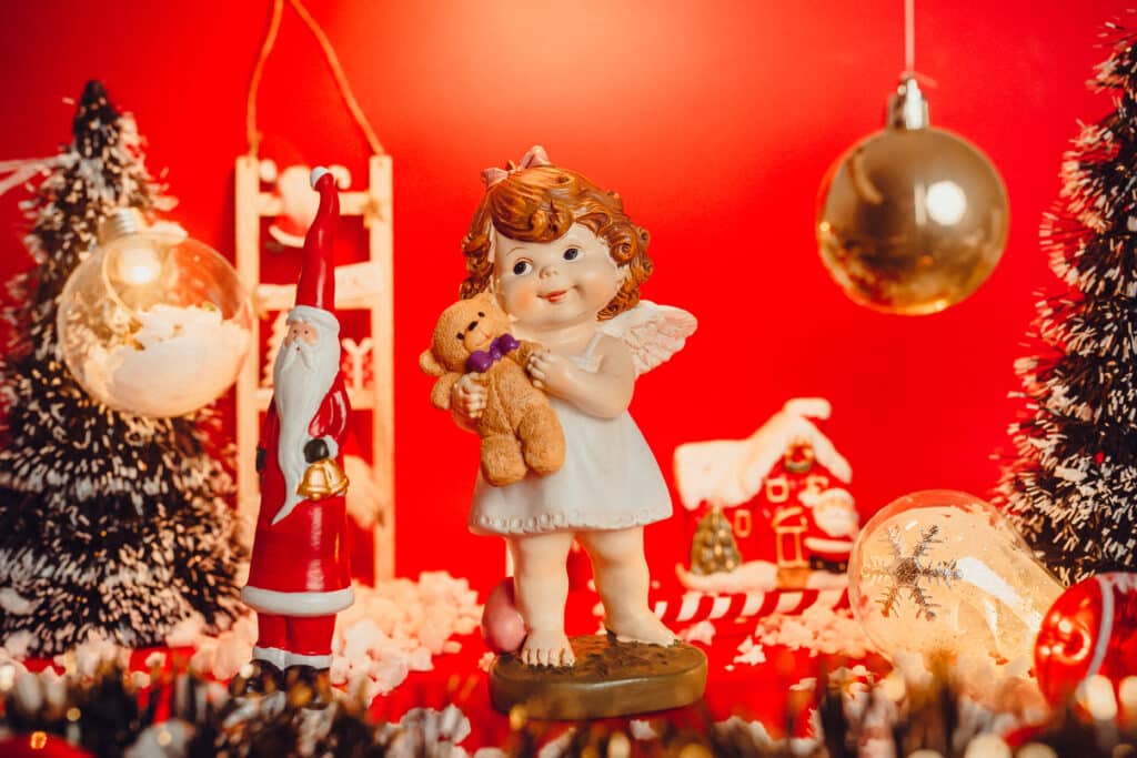 angel de la guarda rechoncho con peluche