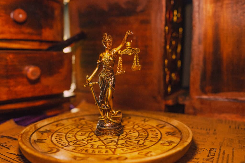 diosa de la justicia 13 cm