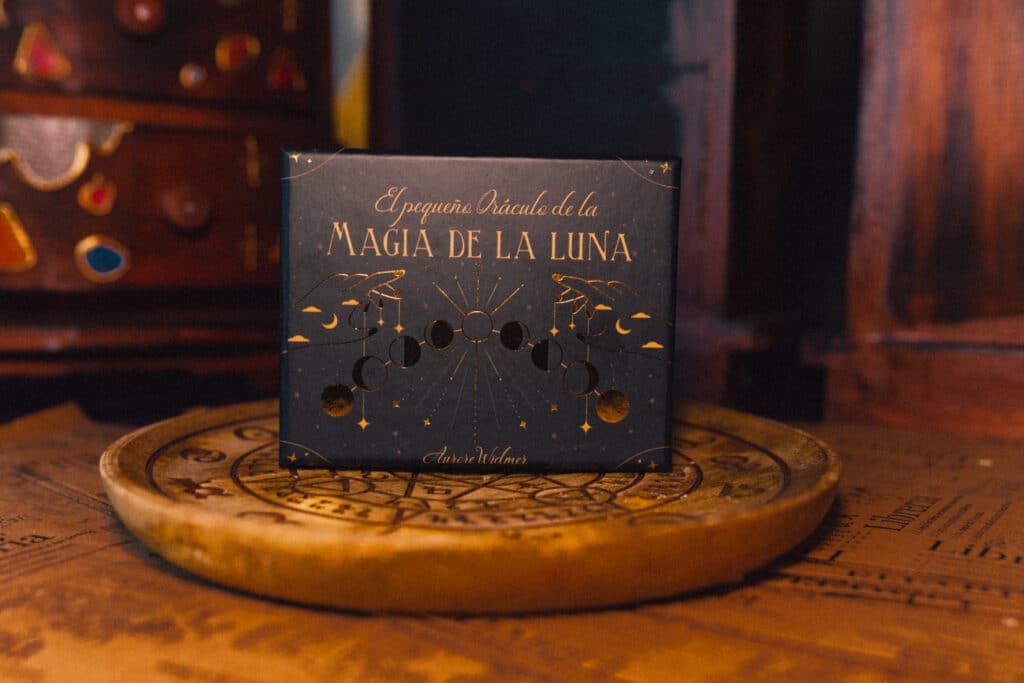pequeño oráculo magia de la luna