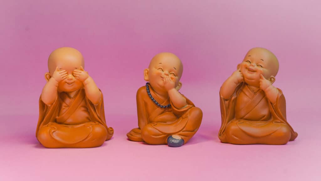 Trio de budhas sentado