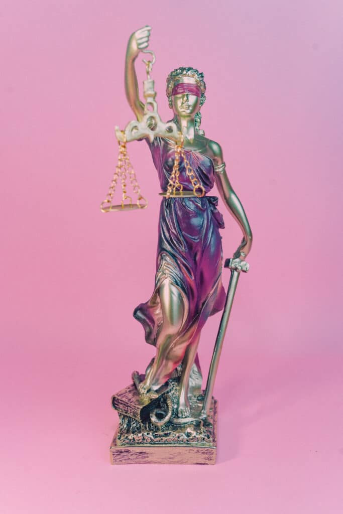 Diosa de la justicia violeta 30cm