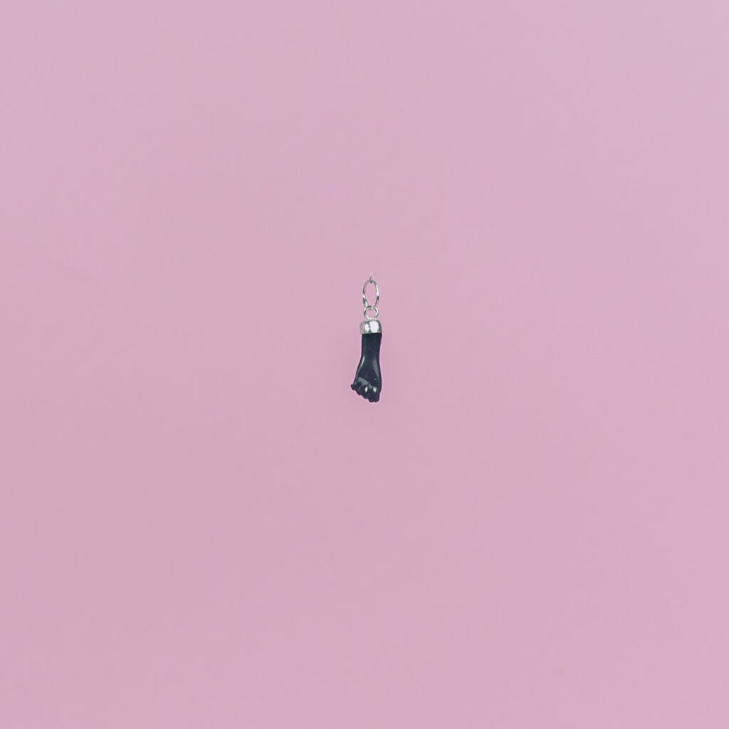 Colgante puño de figa negro