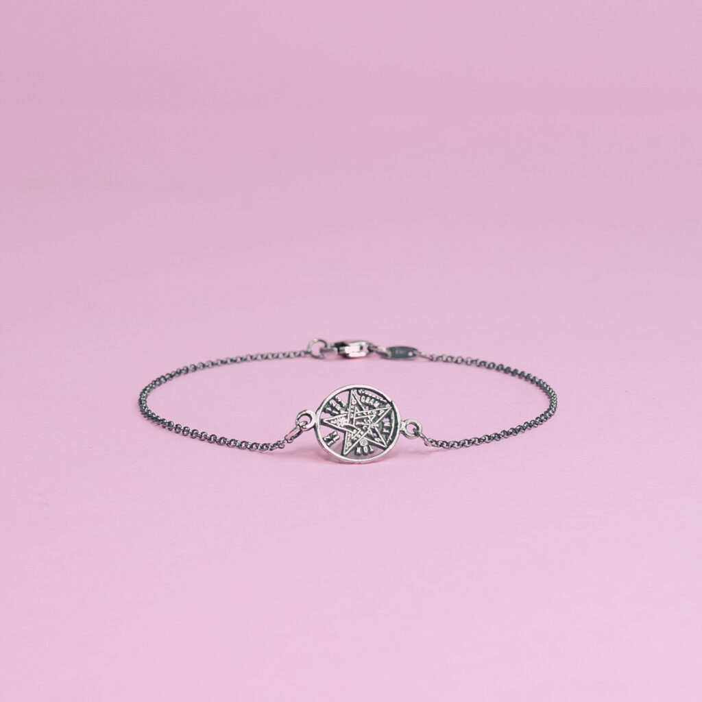 Pulsera tetragrammaton pequeño activada