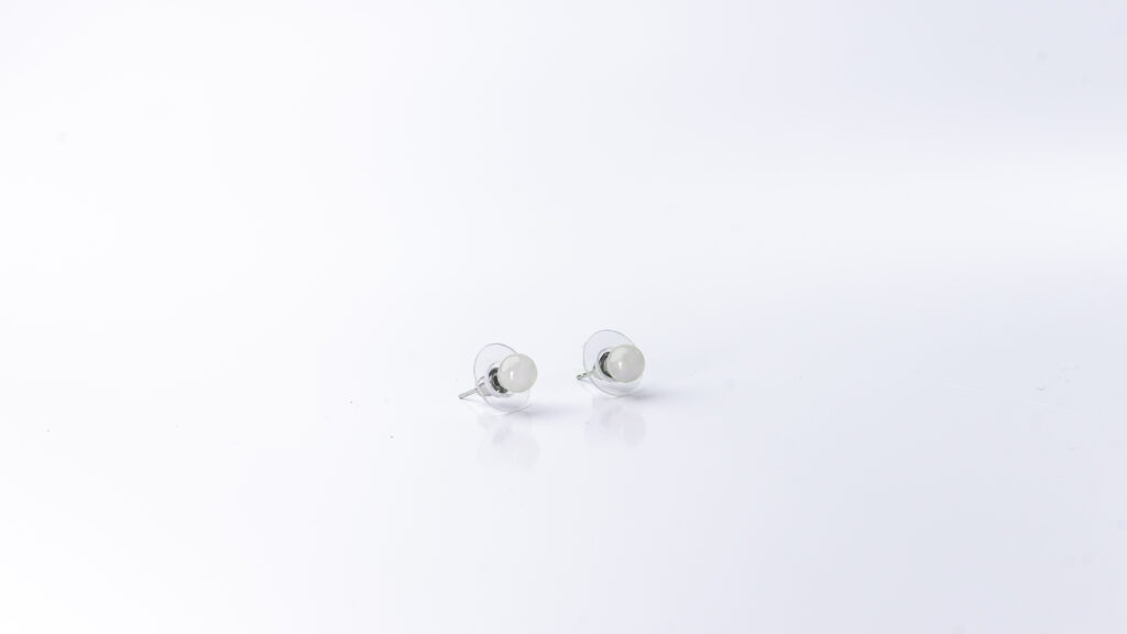 pendiente bola mineral 6 mm cuarzo blanco