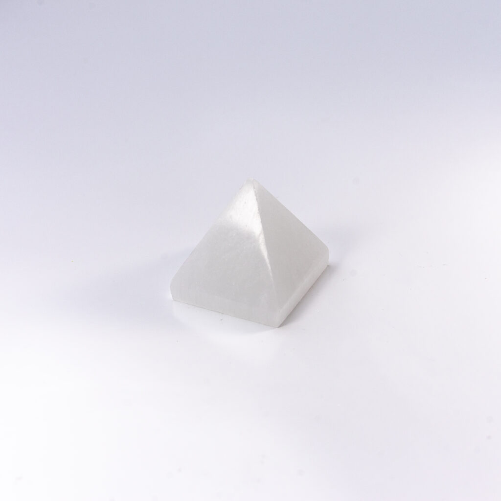 mini piramide selenita 4 cm
