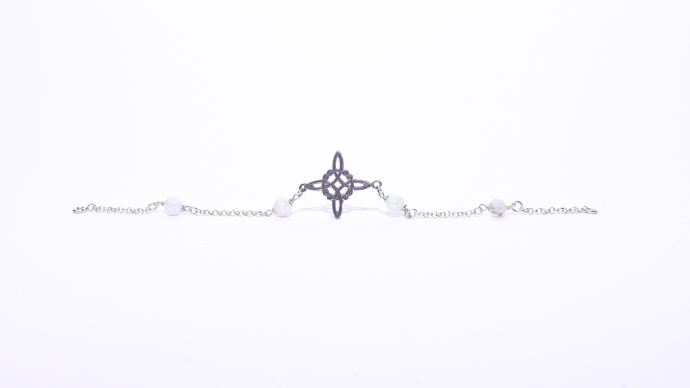 pulsera plata y nudo de bruja cuarzo lechoso activada