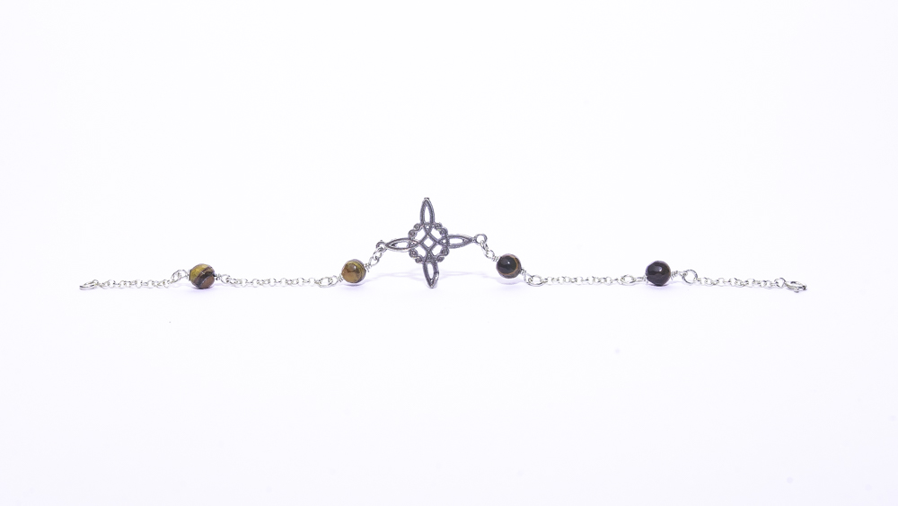 pulsera plata y nudo de bruja con ojo de tigre activada